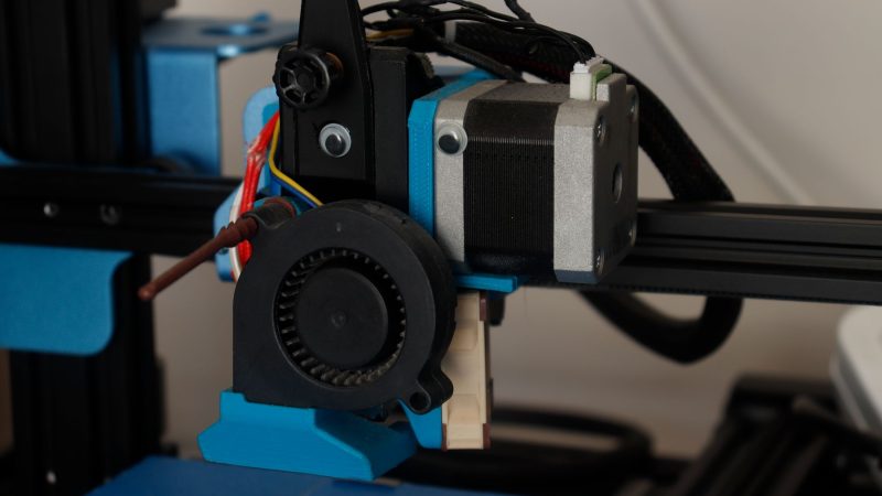 Detailansicht einer 3D-Drucker-Komponente, die Technik und Design zeigt